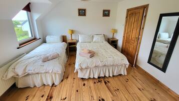 4 slaapkamers, een strijkplank/strijkijzer, wifi, beddengoed