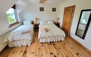 4 dormitorios, tabla de planchar con plancha, wifi y ropa de cama
