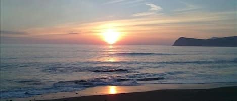 Una spiaggia nelle vicinanze