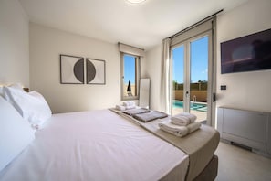3 bedrooms, in-room safe, desk, iron/ironing board