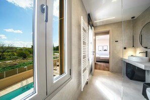 3 bedrooms, in-room safe, desk, iron/ironing board