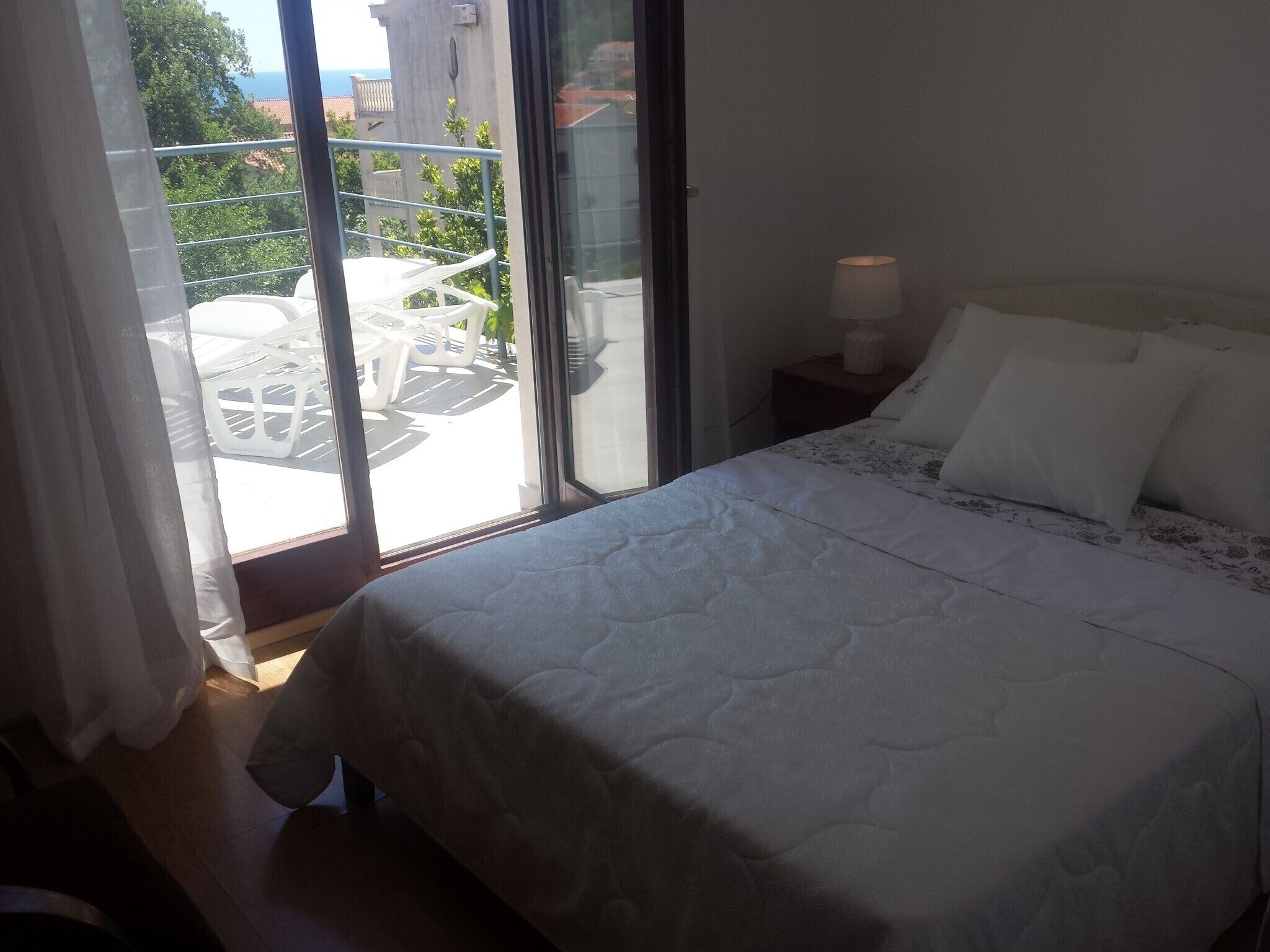 1 habitación, tabla de planchar con plancha, wifi gratis y ropa de cama 