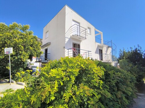 Lovely 1BR flat w/panoramic terrace over Budva Bay