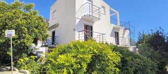 Lovely 1BR flat w/panoramic terrace over Budva Bay