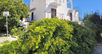Lovely 1BR flat w/panoramic terrace over Budva Bay
