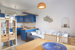Smart TV, video games, books - Beautiful summer house 5' from the beach (Aghios Emilianos)