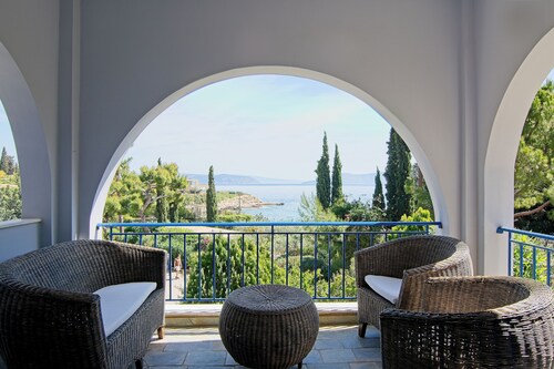 Beautiful summer house 5' from the beach