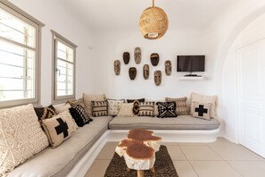 TV, fireplace, DVD player, stereo