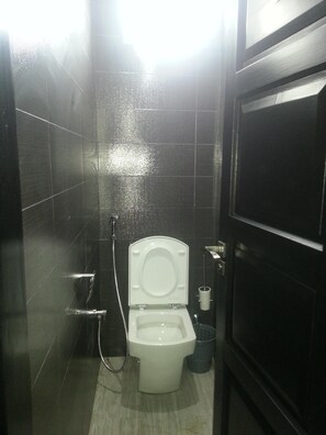 Shower, towels - Flat three rooms furnished and equipped with air conditioning and wifi satelite (Agadir)