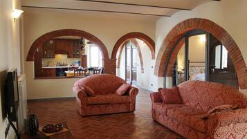 TV, lettore DVD, libri