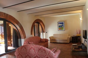 TV, DVD player, books - Apartment GIALLO luxury apartment in farmhouse with private garden and lodge (Pergine Valdarno)