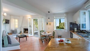 Télévision, livres, chaîne hi-fi