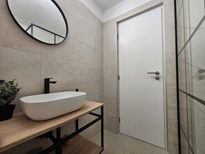 Douche, serviettes fournies