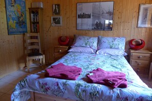 6 chambres, fer et planche à repasser, lit parapluie, Wi-Fi gratuit