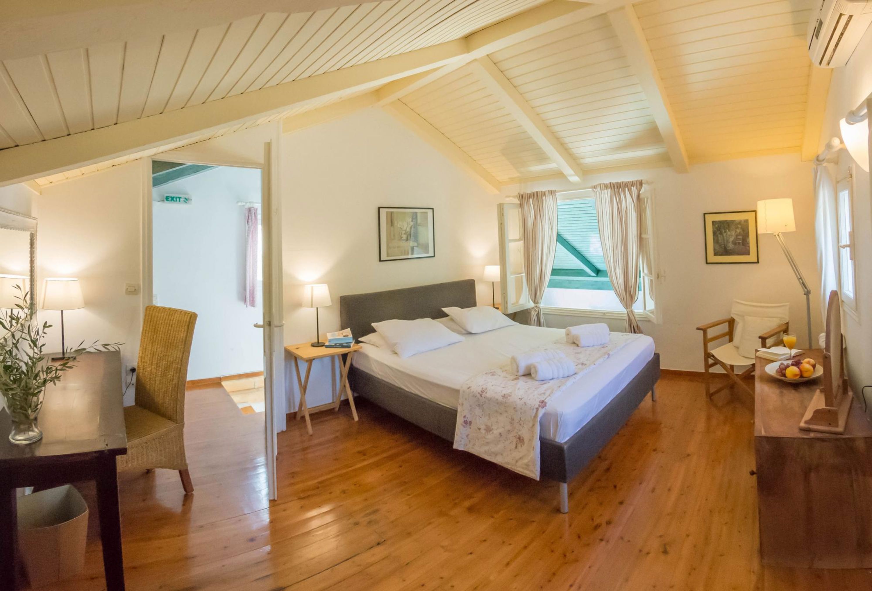 2 bedrooms, iron/ironing board, travel cot, free WiFi