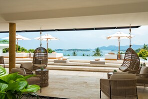 Terrace/patio - Villa boasting expansive open-air lounges, show kitchens and dramatic terraces. (Koh Samui)