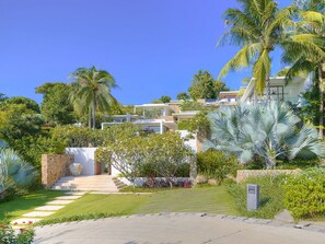 Property grounds - Luxury private 4 Bedroom set within a lush tropical garden (Koh Samui)