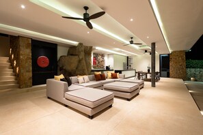 Interior - 4 Bedroom Luxury Villa with large infinity pool and stunning views of the bay (Koh Samui)