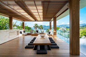 Outdoor dining - Spacious 8 bedroom villa, full of amenities with amazing views of the Gulf (Koh Samui)