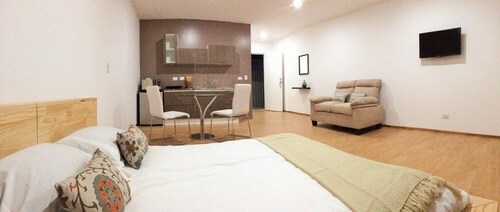 2  CedarCats Short Stay Apartments