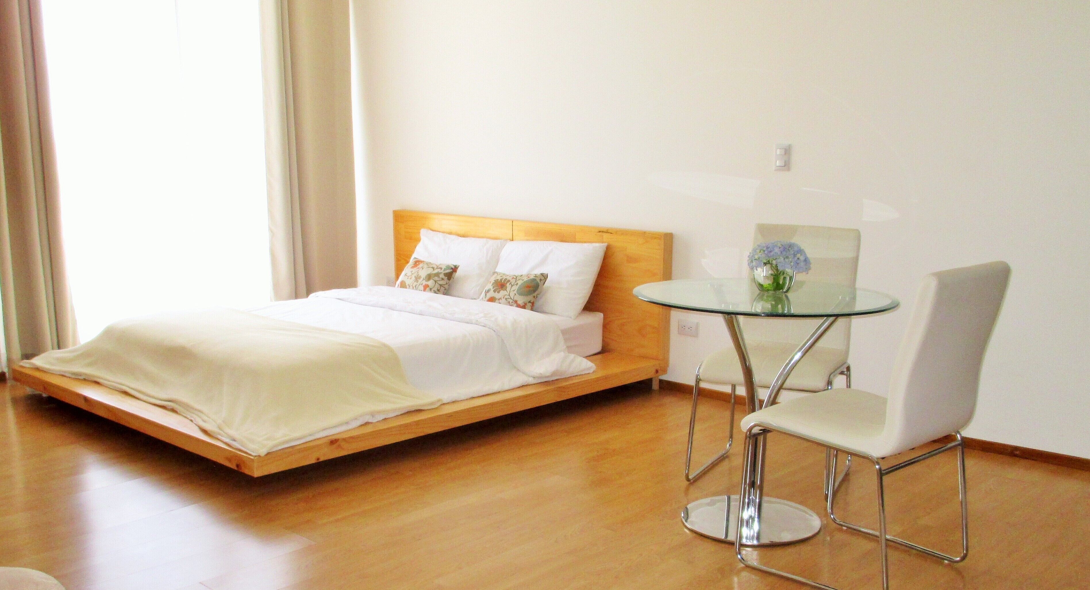 1 slaapkamer, een strijkplank/strijkijzer, gratis wifi, beddengoed