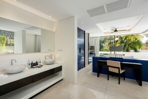 Interior - Luxury villa, large infinity pool with stunning views of the glittering bay (Koh Samui)