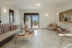 Flachbildfernseher, Kamin, Tischtennisplatte