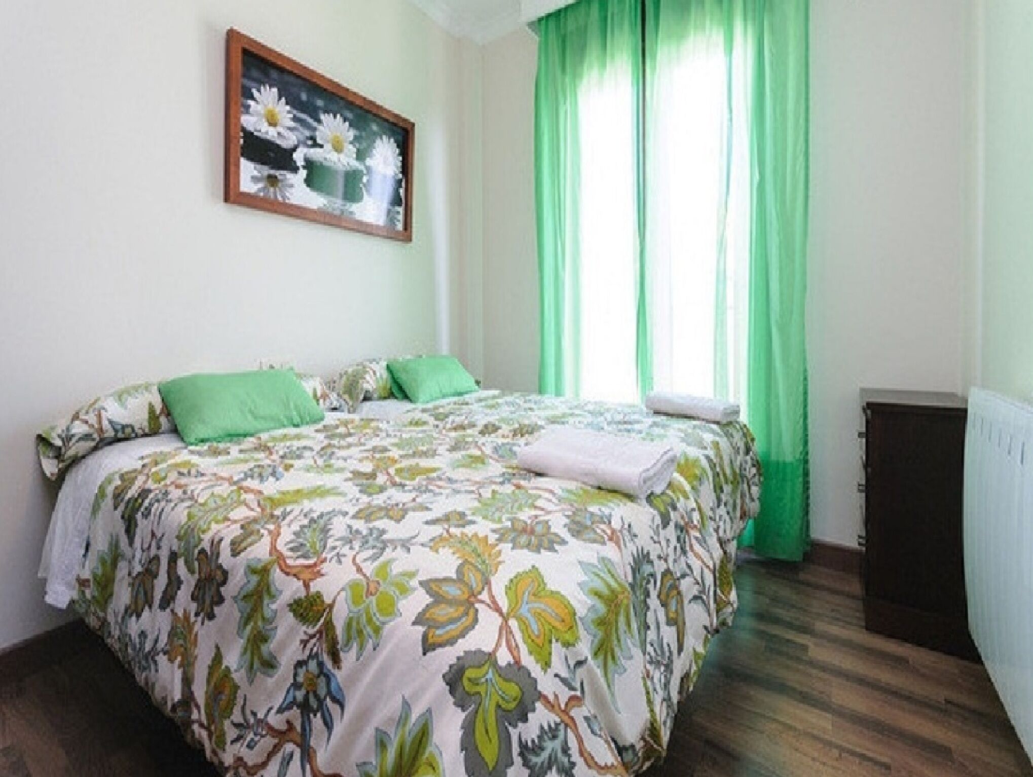 4 Schlafzimmer, Schreibtisch, Bügeleisen/Bügelbrett, Reisekinderbett