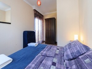 4 Schlafzimmer, Schreibtisch, BĂŒgeleisen/BĂŒgelbrett, Reisekinderbett