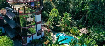 Unique vitrée de la propriété, l'océan et vue sur la montagne, piscine.