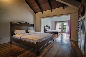 4 bedrooms, desk, iron/ironing board