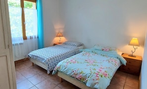 3 bedrooms, iron/ironing board, free WiFi, bed sheets