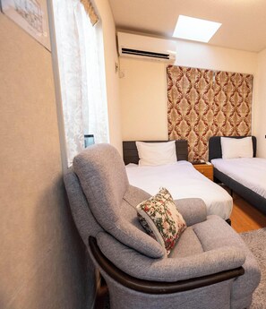3 habitaciones, escritorio, tabla de planchar con plancha y wifi gratis 
