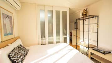 3 bedrooms, desk, iron/ironing board, free WiFi