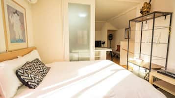 3 bedrooms, desk, iron/ironing board, WiFi (free)