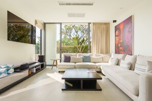 Smart TV - Minimalist villa with fantastic sea views (Koh Samui)