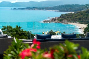 Property grounds - Minimalist villa with fantastic sea views (Koh Samui)