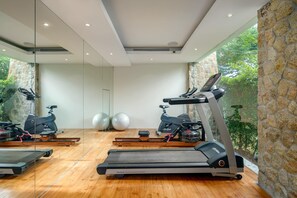 Fitness facility - Luxury 4 Bedroom with infinity Pool, private gym, beautiful views (Koh Samui)