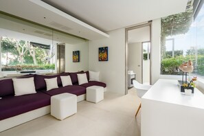 Smart TV - 806sqm Luxury villa nestled amongst dramatic rock outcrops (Koh Samui)