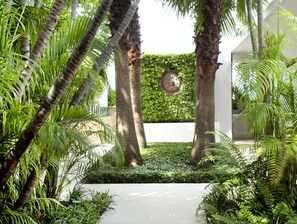 Property grounds - 806sqm Luxury villa nestled amongst dramatic rock outcrops (Koh Samui)