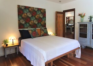 6 Schlafzimmer, Zimmersafe, Schreibtisch, Reisekinderbett