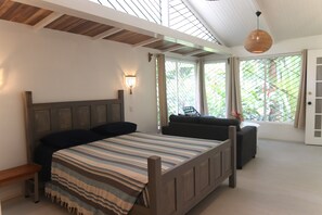 6 soverom, safe på rommet, skrivebord og reiseseng for barn