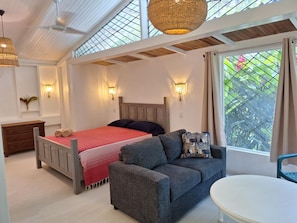6 bedrooms, in-room safe, desk, travel cot - Gorgeous Pool + Gardens Steps from Beach--Ideal Family Getaway in Prime Location (Puerto Viejo)
