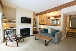House | Living room | Flat-screen TV, fireplace, DVD player - 2BR Courtside at Topnotch Spa (Stowe)