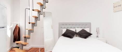 Iron/ironing board, internet, bed sheets