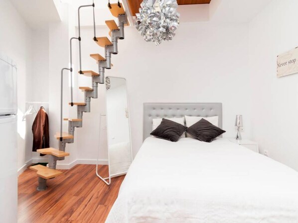 Iron/ironing board, Internet, bed sheets