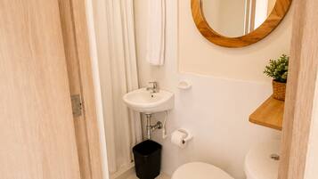 Superior Room | Bathroom | Shower, free toiletries, towels, soap