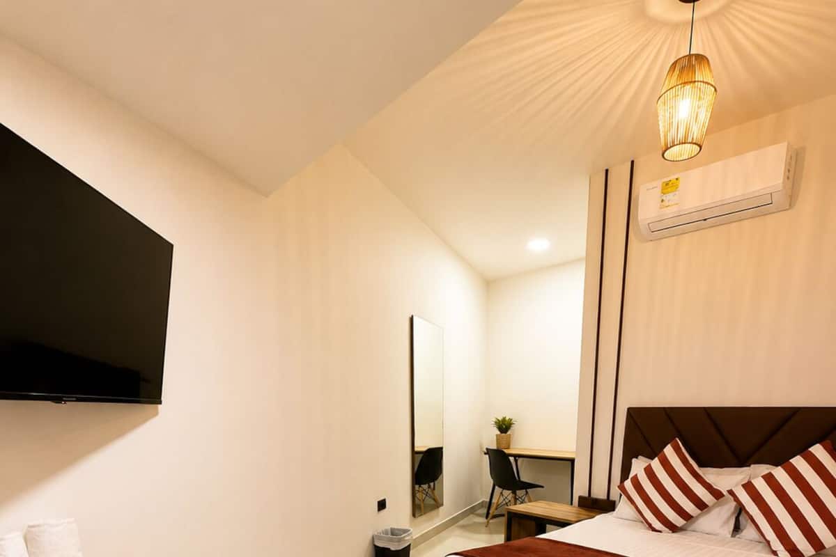 Kamar Comfort, tanpa jendela | Brankas, setrika/meja setrika, Wi-Fi gratis, dan seprai linen