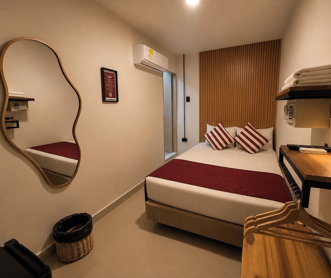 Quarto econômico | Cofres nos quartos, ferros/tábuas de passar roupa, Wi-Fi de cortesia