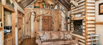 Livery Stable | 2/1 Cabin | Close to Town | Whirlpool Tub